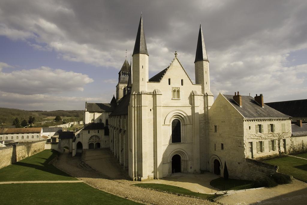 Logis Hotel La Croix Blanche Fontevraud Exterior foto